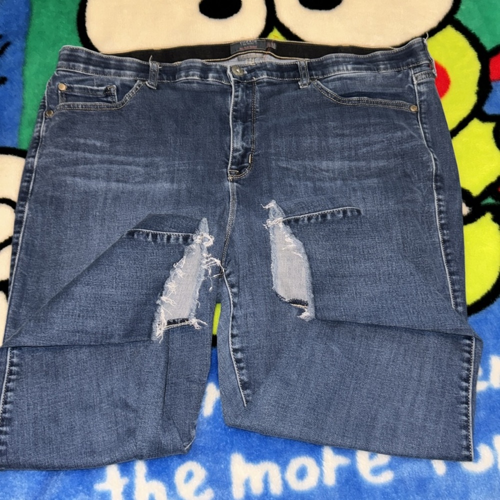 3/$30 Torrid Blue Cropped Jeans with Frayed Hem